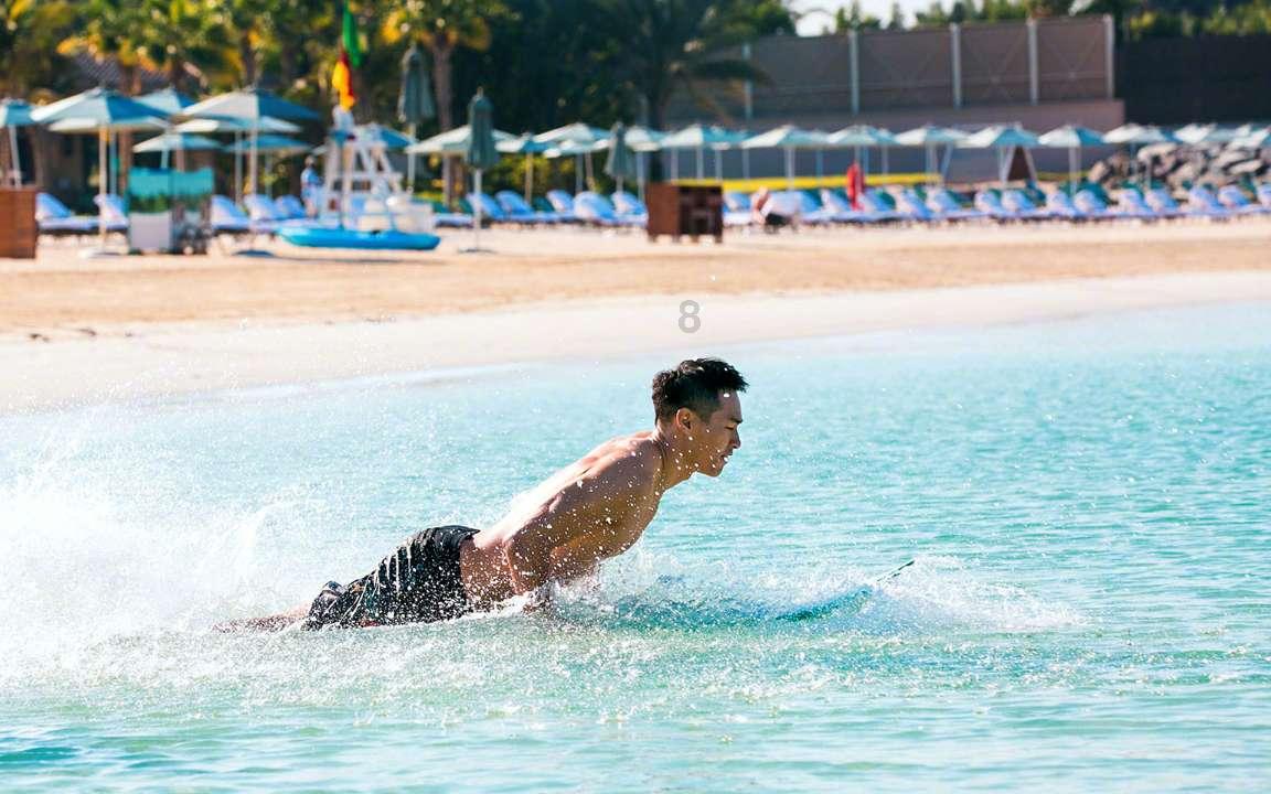 中国男篮主力球员李凯尔假摔被罚款,引发尴尬
